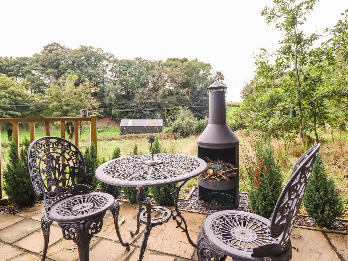 Chateau Petit Caersws エクステリア 写真